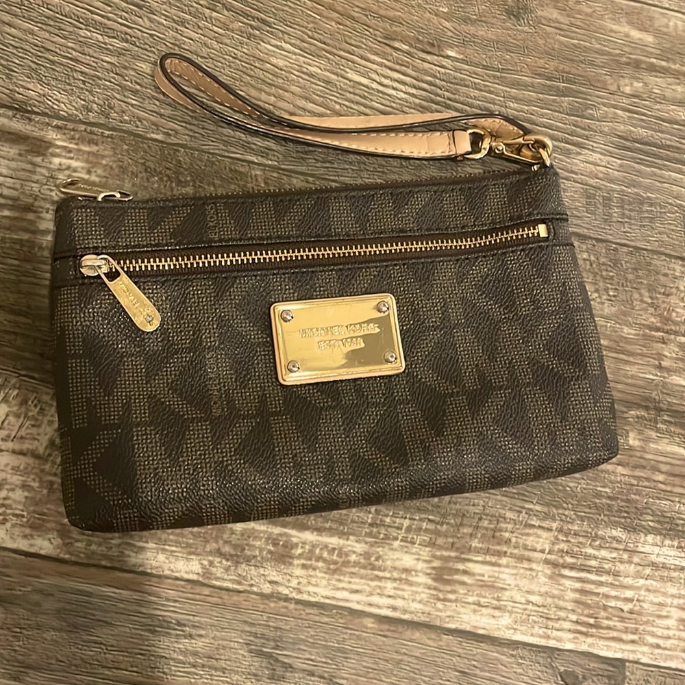 Michael Kors Wristlet